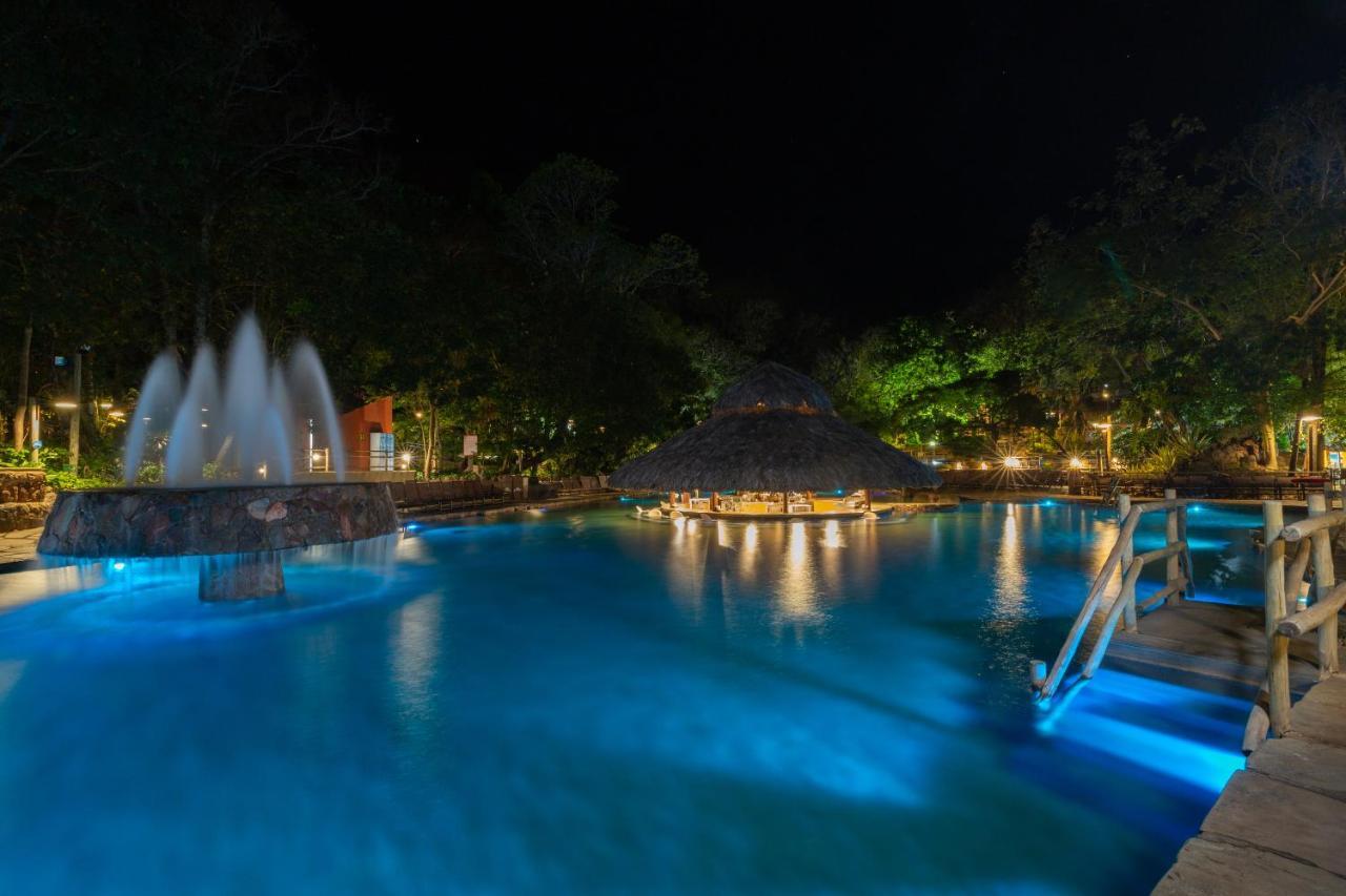 Rio Quente Resorts - Eco Chales エクステリア 写真